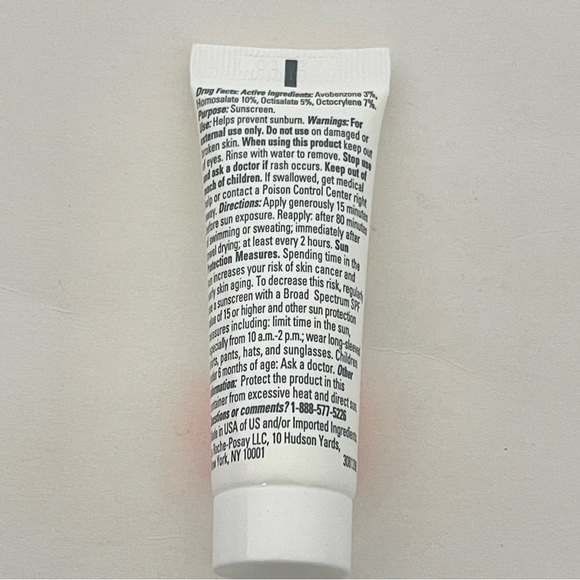 La Roche Posay Anthelios 60 Melt-in Milk Body Face Sunscreen Box of 10 0.5fl oz. - Picture 8 of 9